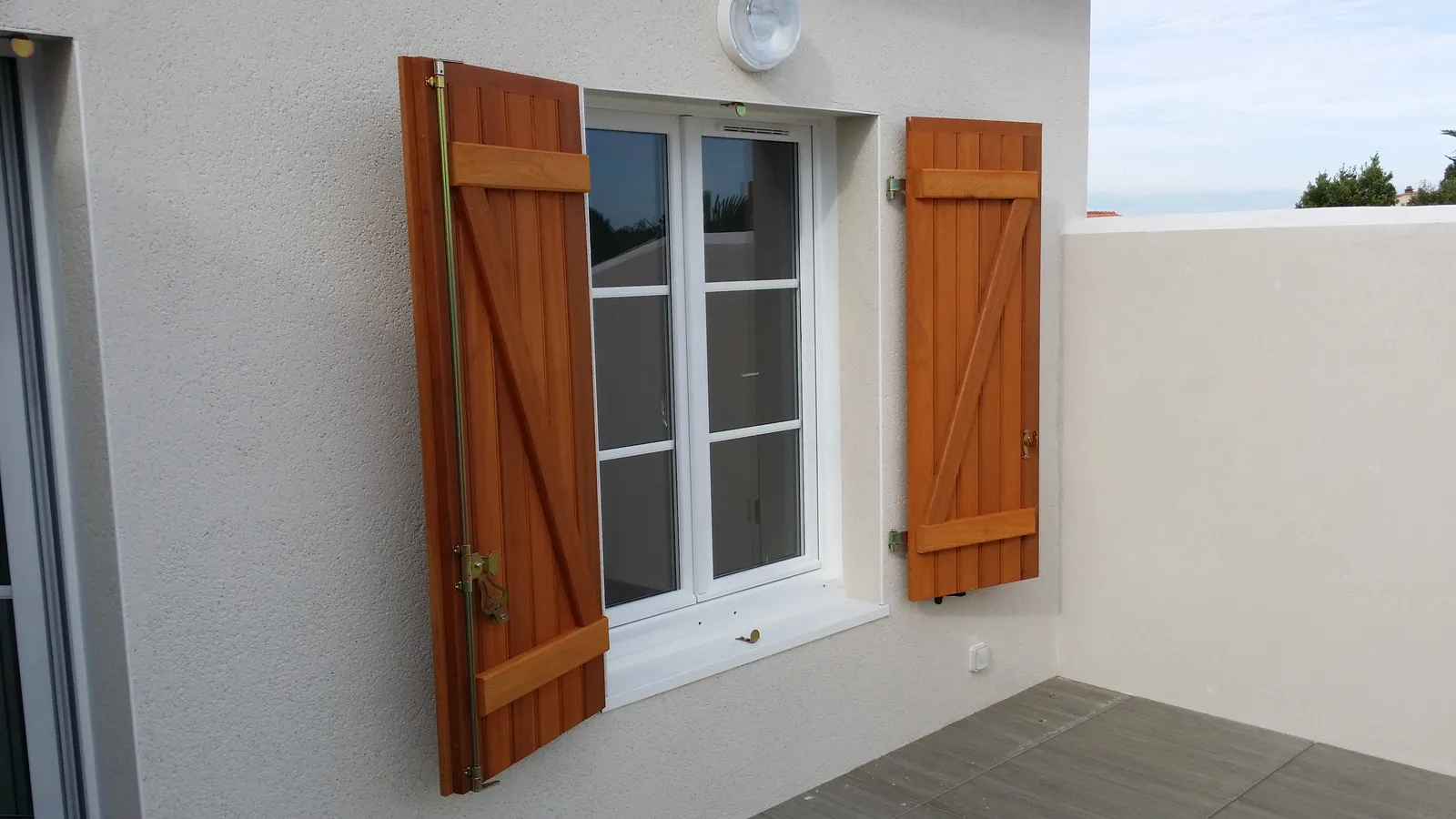 realisation-volets-tesson-benoit-menuisier-brem-sur-mer (2)