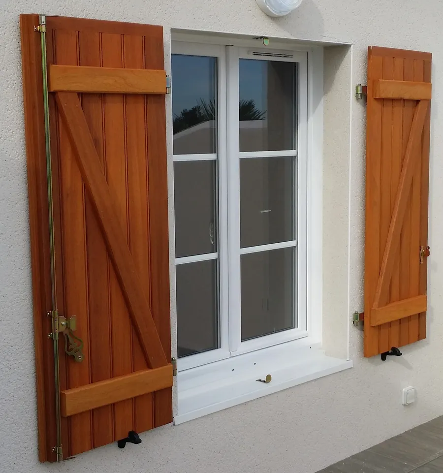 realisation-volets-tesson-benoit-menuisier-brem-sur-mer (3)